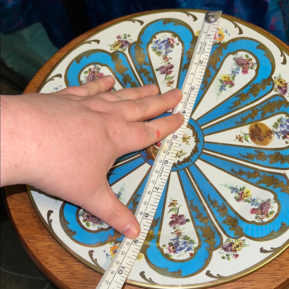 French porcelain vase inspired composite metal carousel plate - Picture 6 of 6